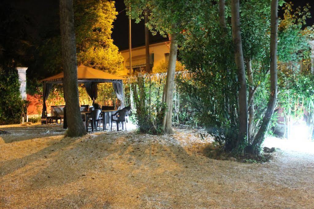 B&B Villa Regina ปิซา ภายนอก รูปภาพ